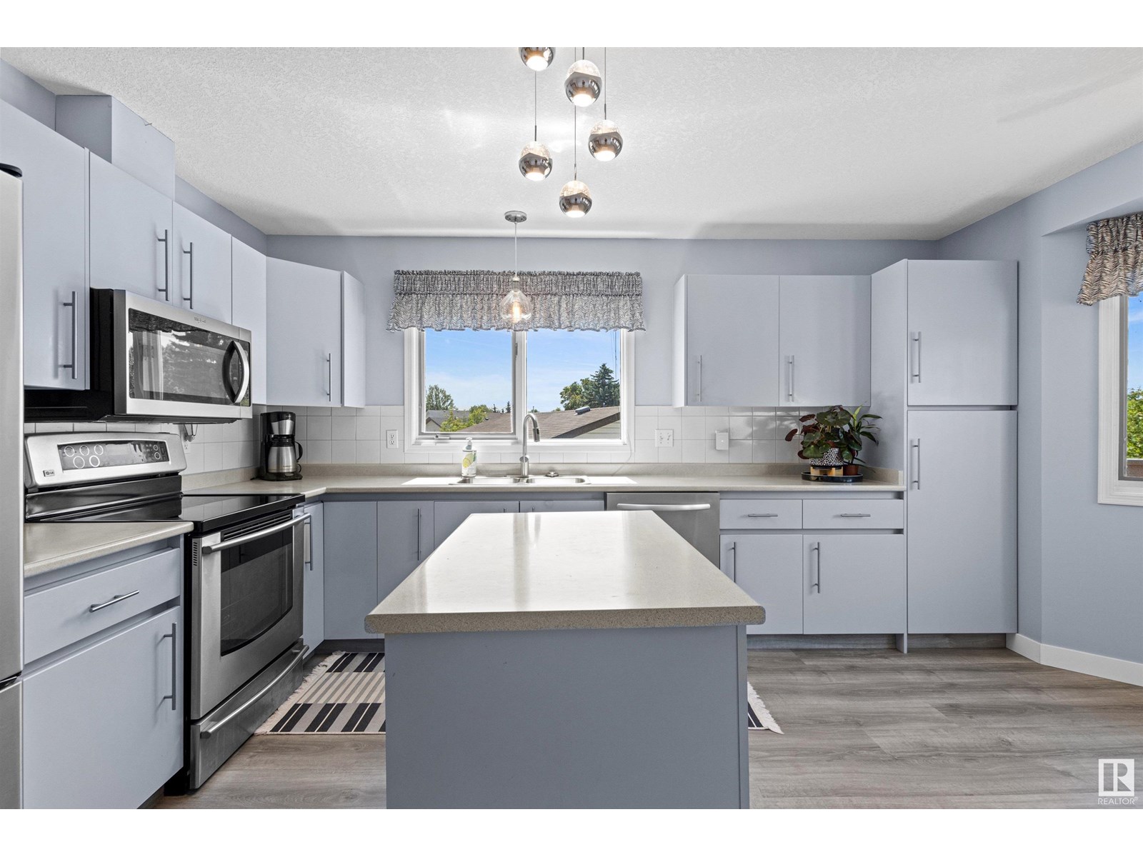 Photo 22 of 1926 36 St Nw, Edmonton AB
