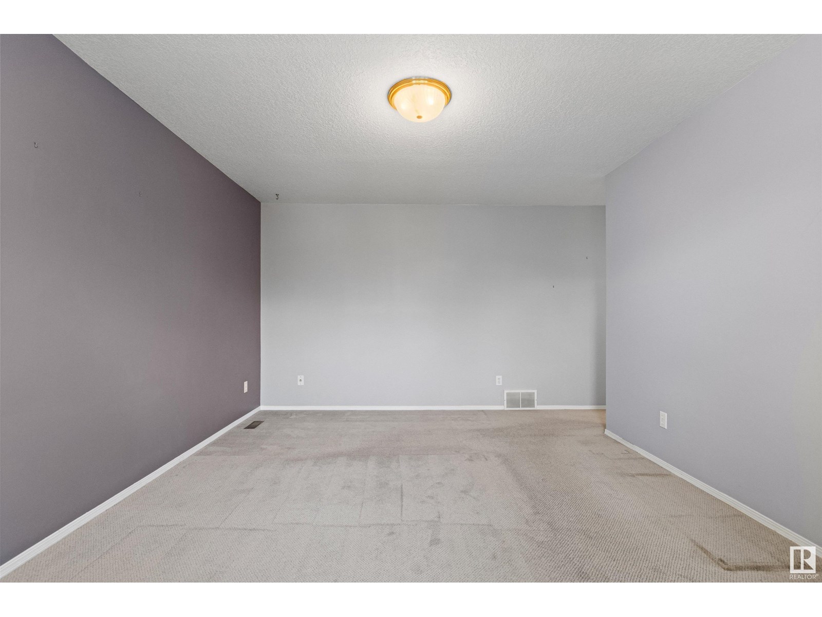 Photo 9 of 1926 36 St Nw, Edmonton AB