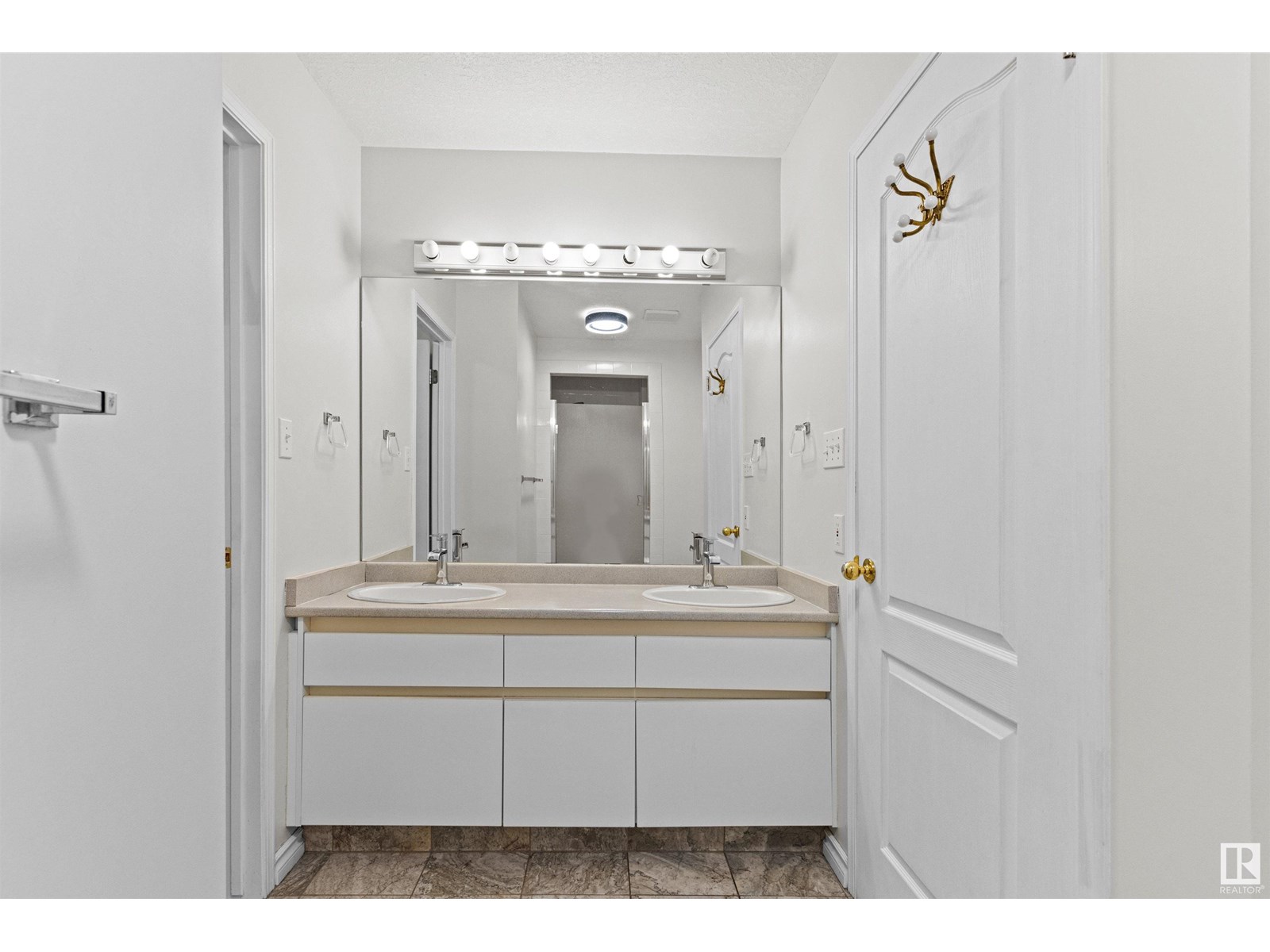 Photo 11 of 1926 36 St Nw, Edmonton AB