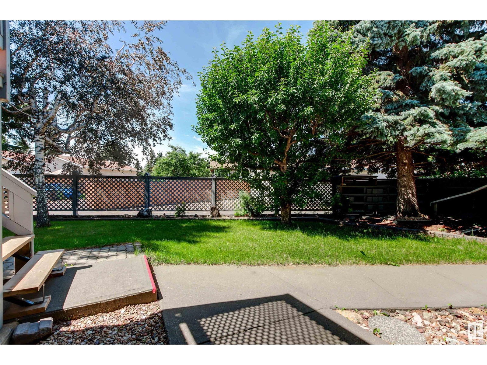 Photo 4 of 1926 36 St Nw, Edmonton AB