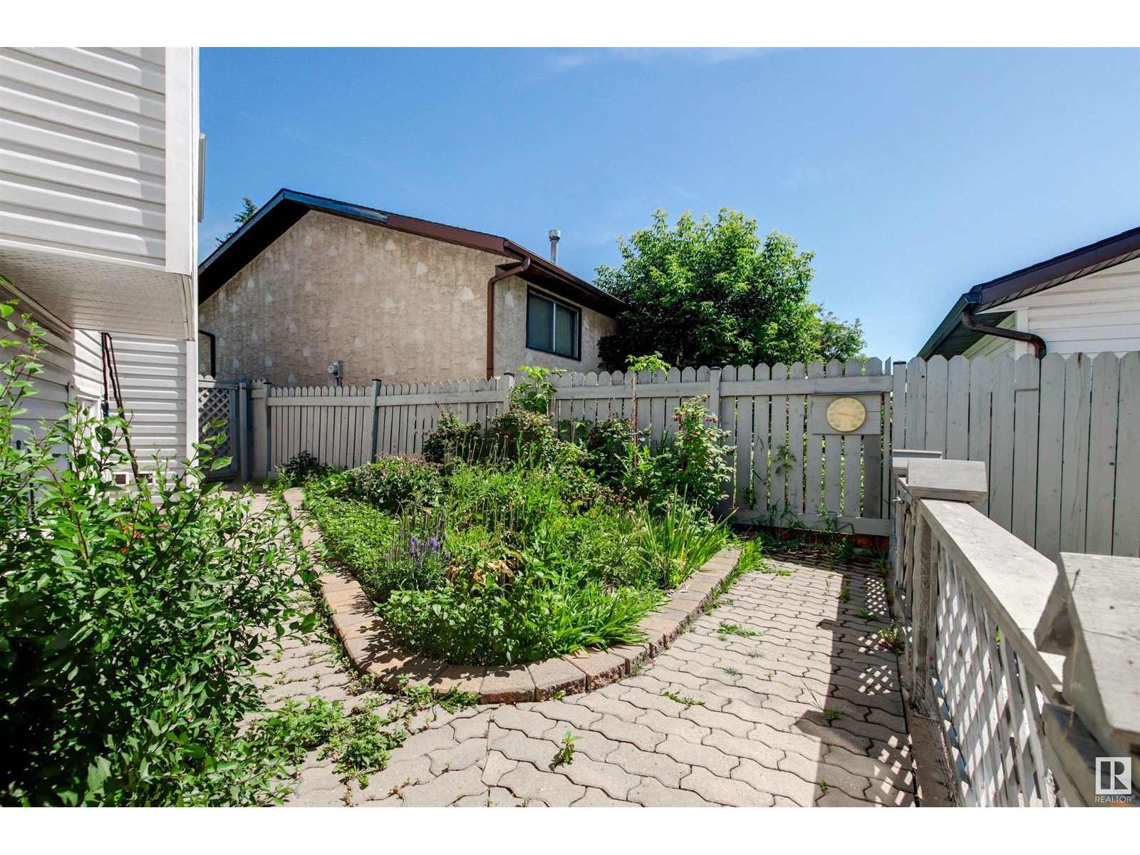 Photo 1 of 1926 36 St Nw, Edmonton AB