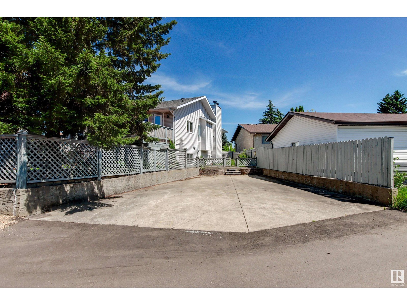 Photo 5 of 1926 36 St Nw, Edmonton AB