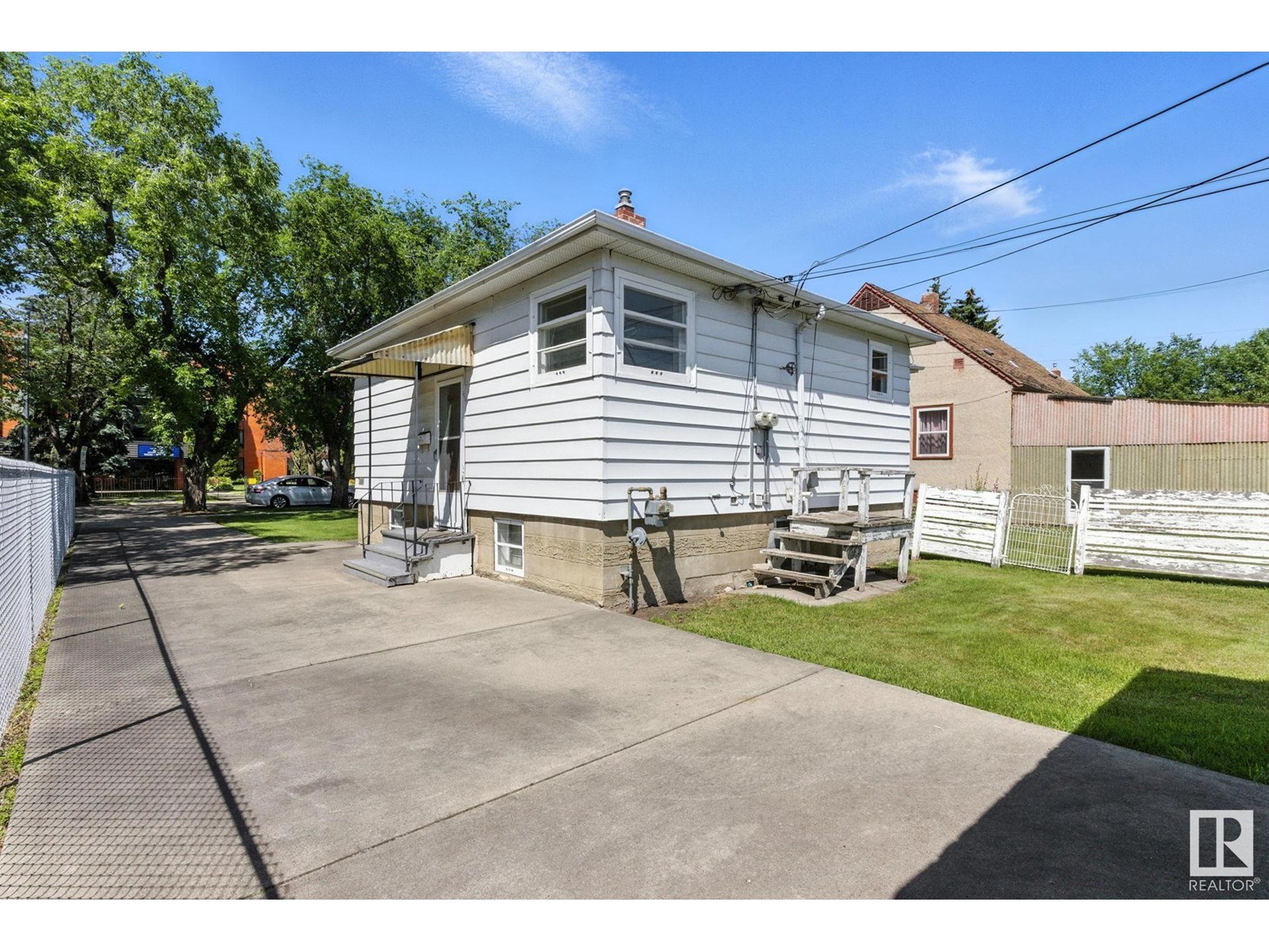 Photo 10 of 11029 107 St Nw, Edmonton AB