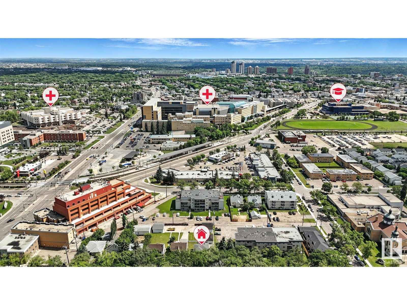 Photo 12 of 11029 107 St Nw, Edmonton AB