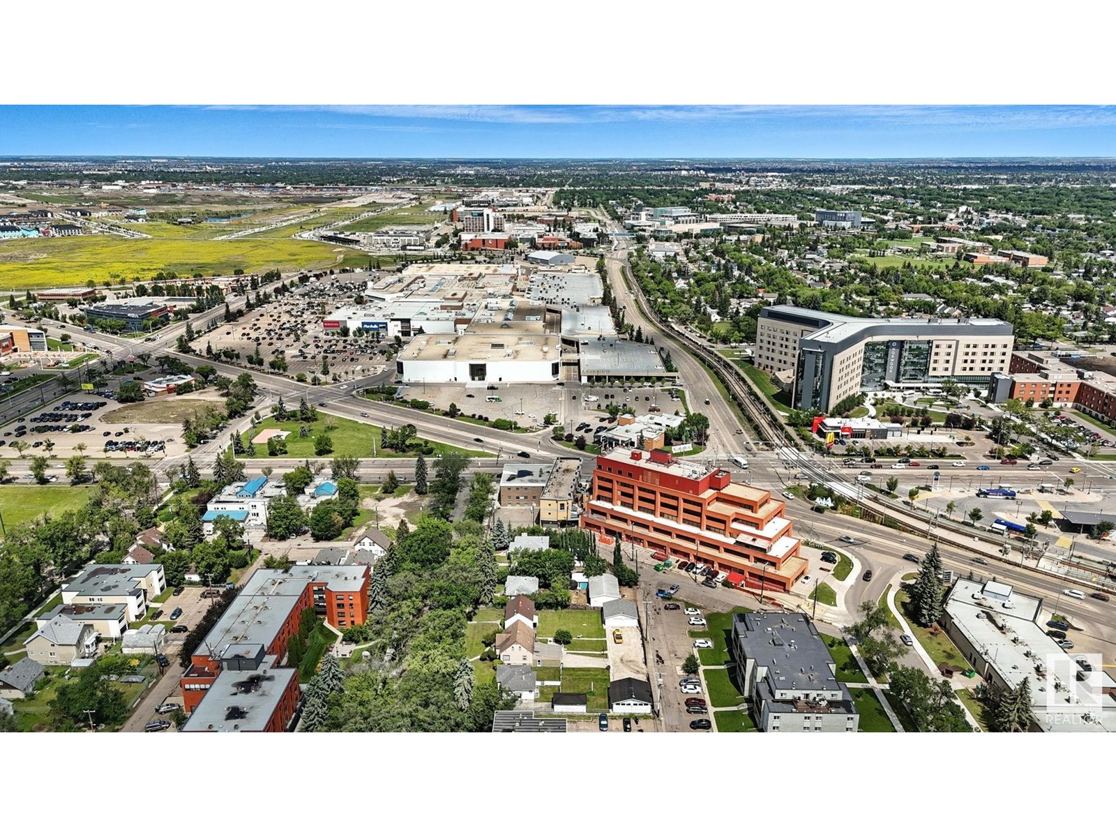 Photo 2 of 11029 107 St Nw, Edmonton AB