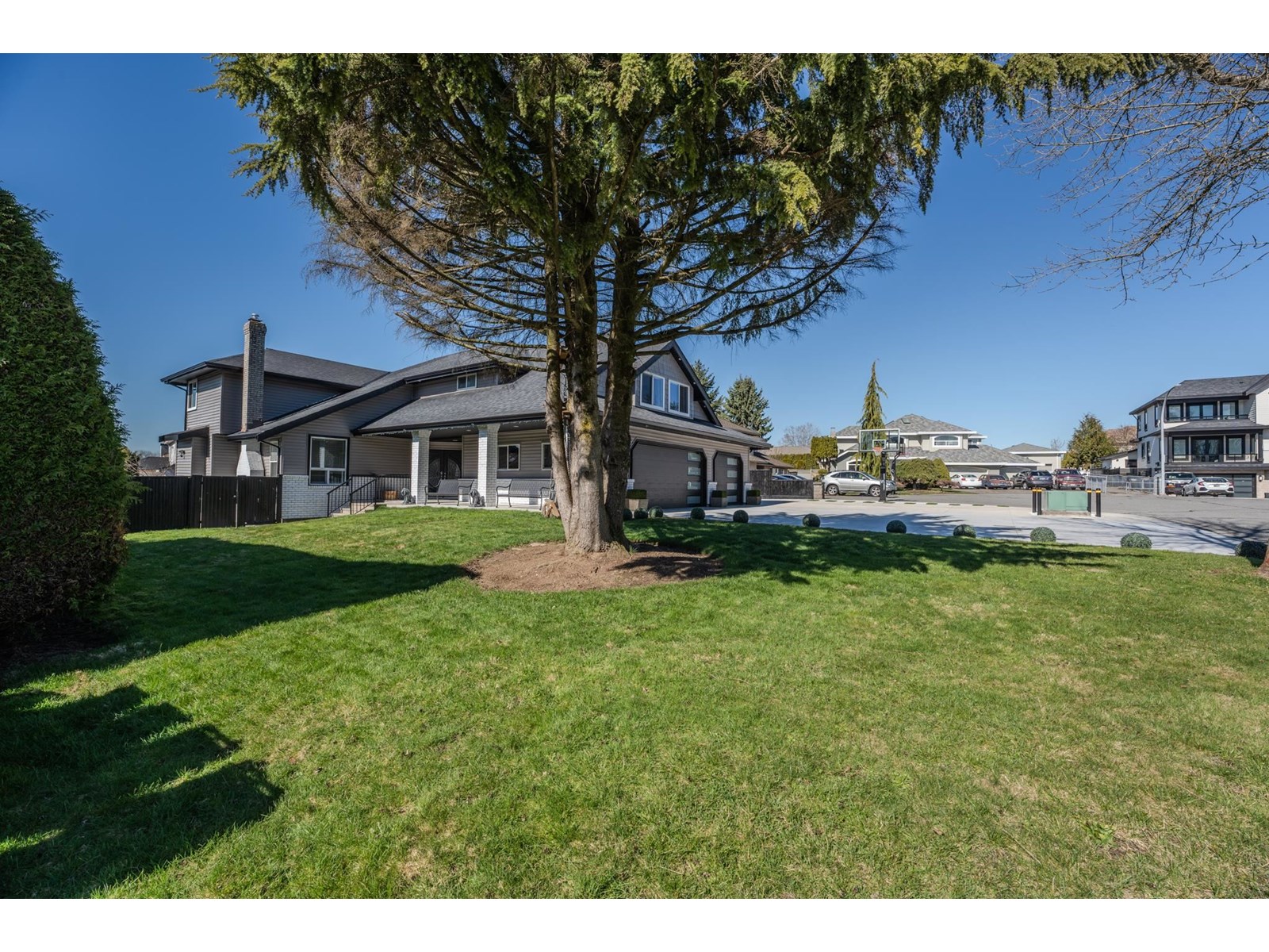 Photo 3 of 14182 83 Avenue, Surrey BC