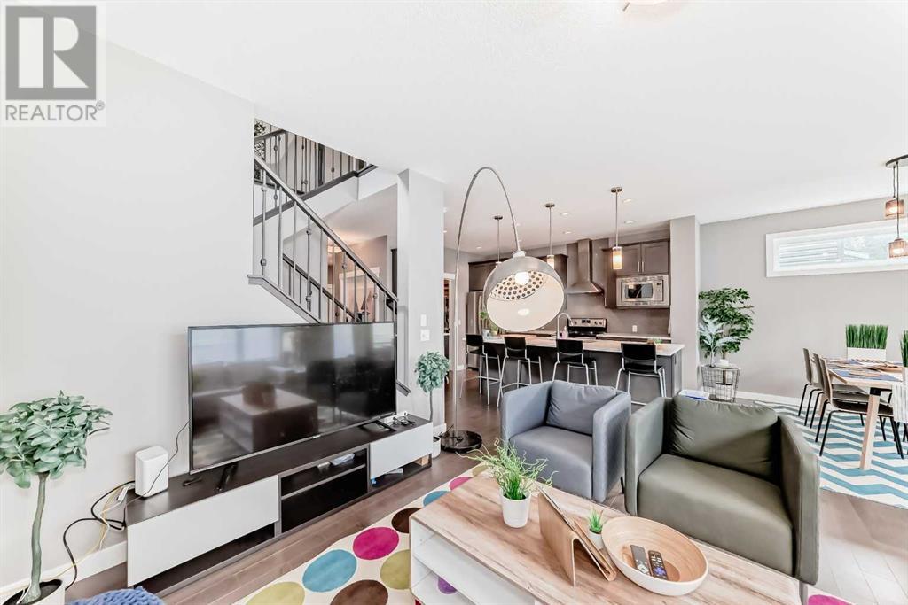 Single Family House for Sale in  Evansglen Circle NW Evanston Calgary 