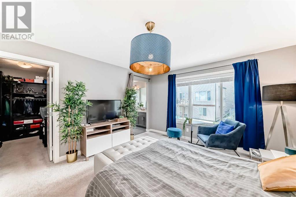 Single Family House for Sale in  Evansglen Circle NW Evanston Calgary 