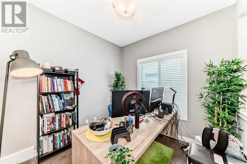 Single Family House for Sale in  Evansglen Circle NW Evanston Calgary 
