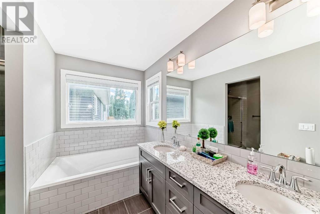 Single Family House for Sale in  Evansglen Circle NW Evanston Calgary 