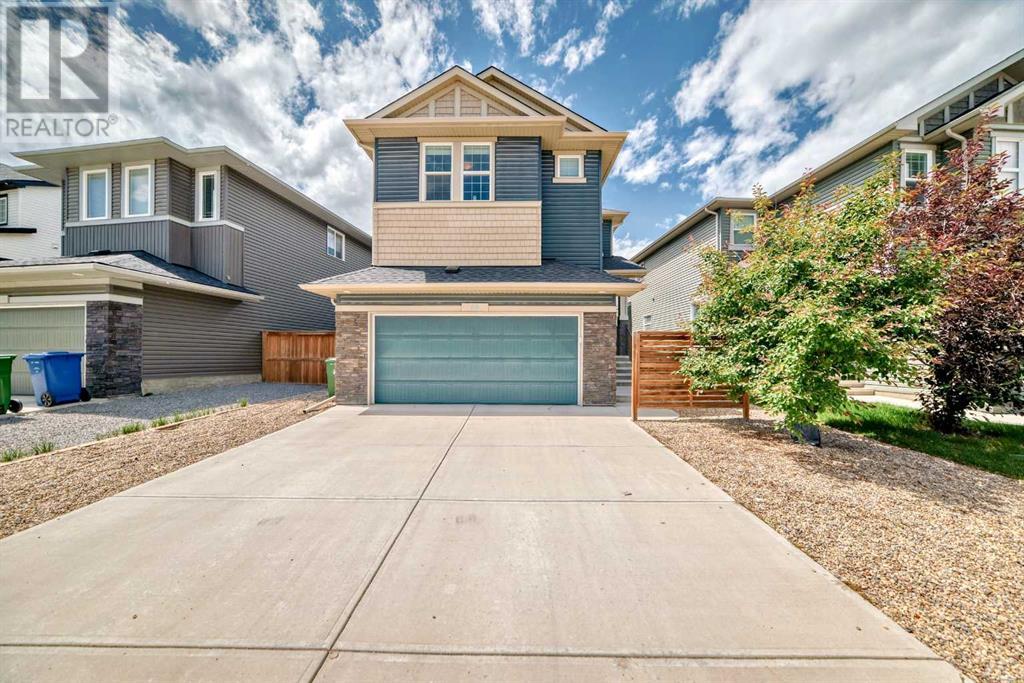 Single Family House for Sale in  Evansglen Circle NW Evanston Calgary 