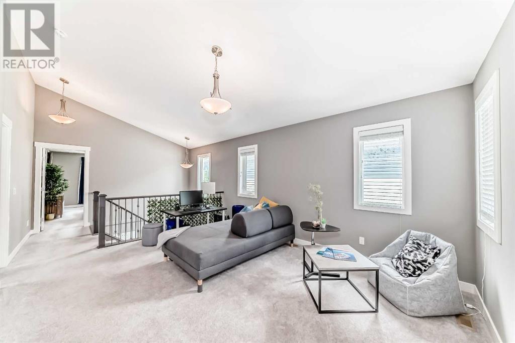 Single Family House for Sale in  Evansglen Circle NW Evanston Calgary 