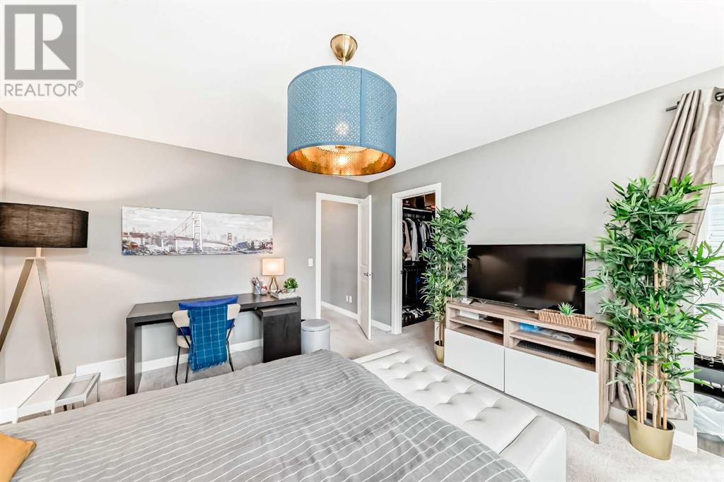 Single Family House for Sale in  Evansglen Circle NW Evanston Calgary 