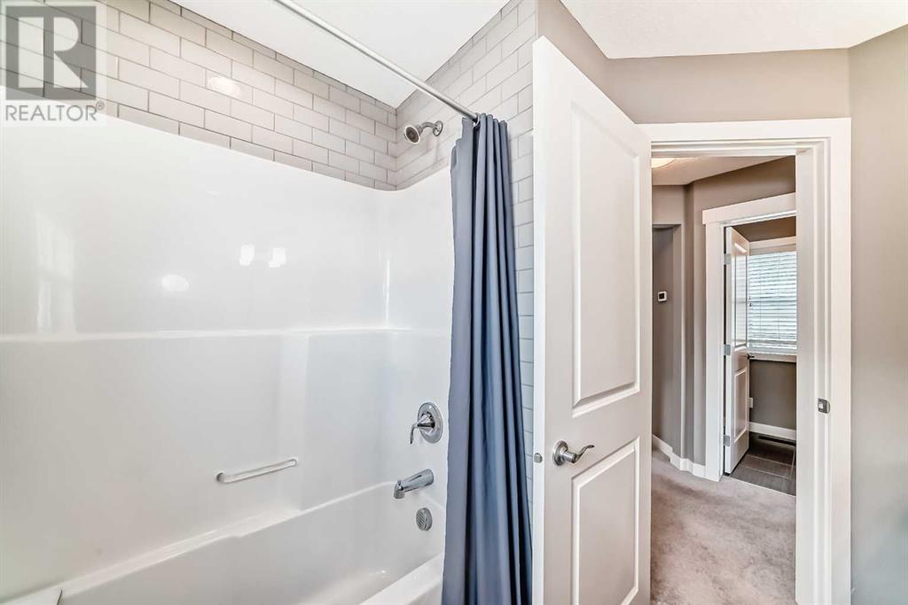 Single Family House for Sale in  Evansglen Circle NW Evanston Calgary 