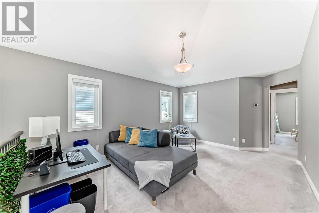 Single Family House for Sale in  Evansglen Circle NW Evanston Calgary 