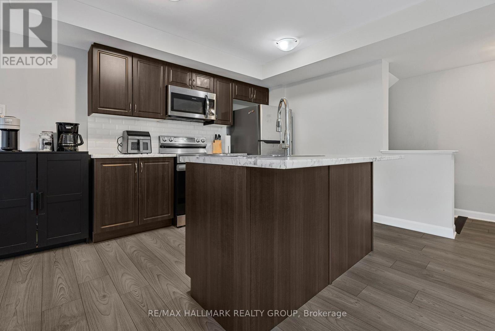 Photo 2 of C 500 Eldorado Private, Ottawa ON