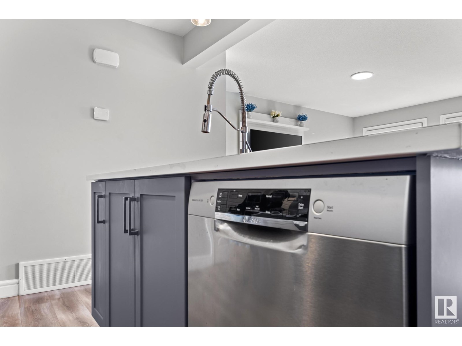 Photo 9 of 7615 Koruluk Pl Sw, Edmonton AB