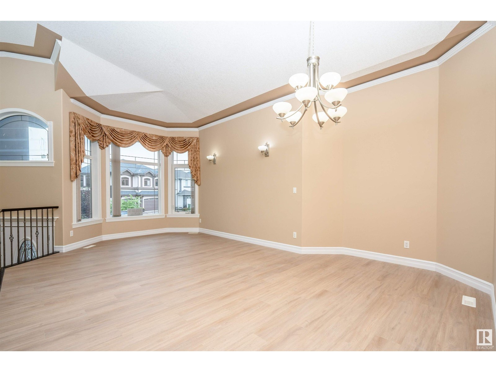 Photo 11 of 1527 67 St Sw, Edmonton AB