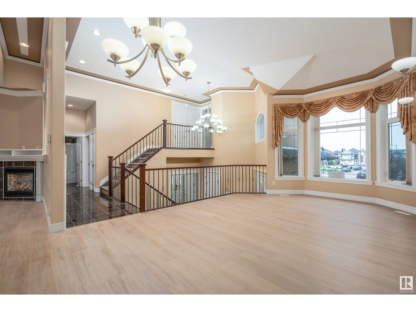 Photo 12 of 1527 67 St Sw, Edmonton AB