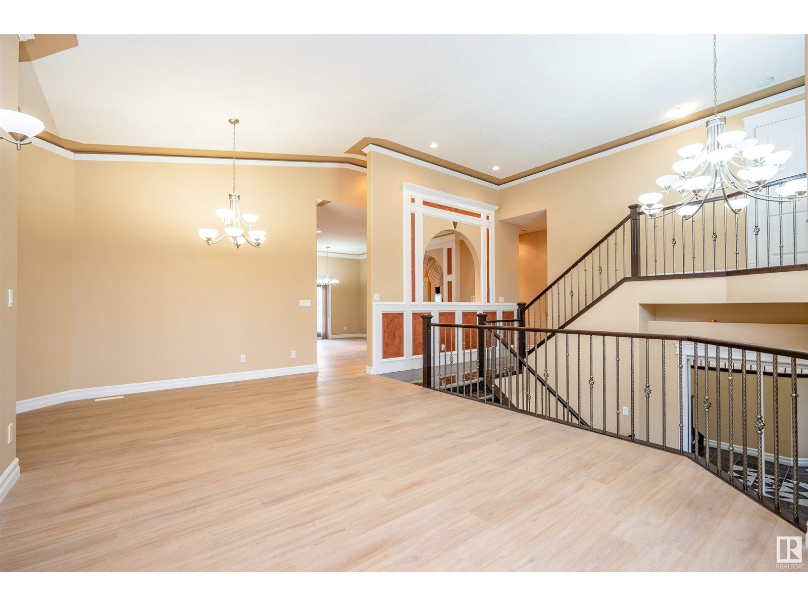 Photo 14 of 1527 67 St Sw, Edmonton AB