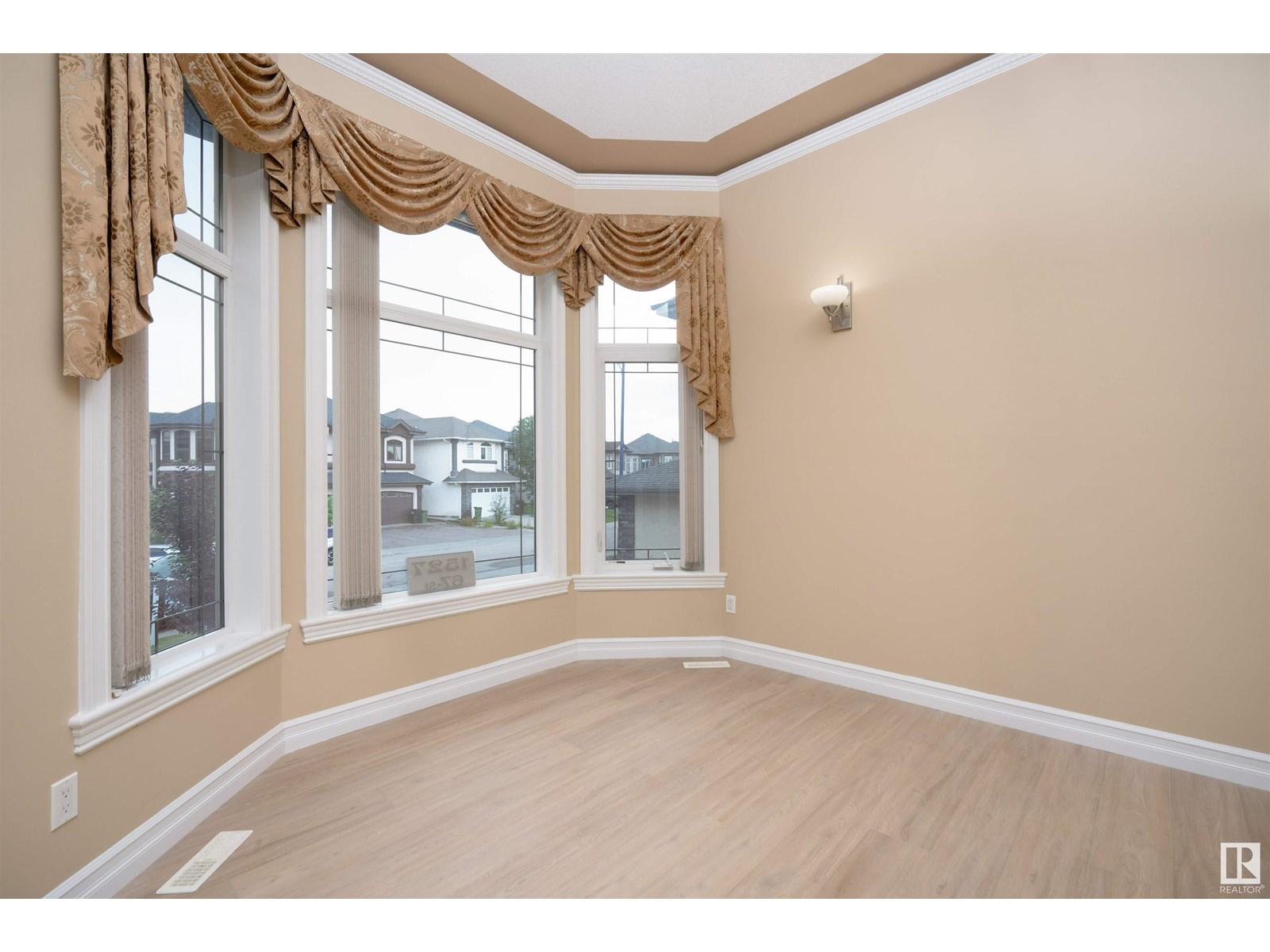 Photo 15 of 1527 67 St Sw, Edmonton AB