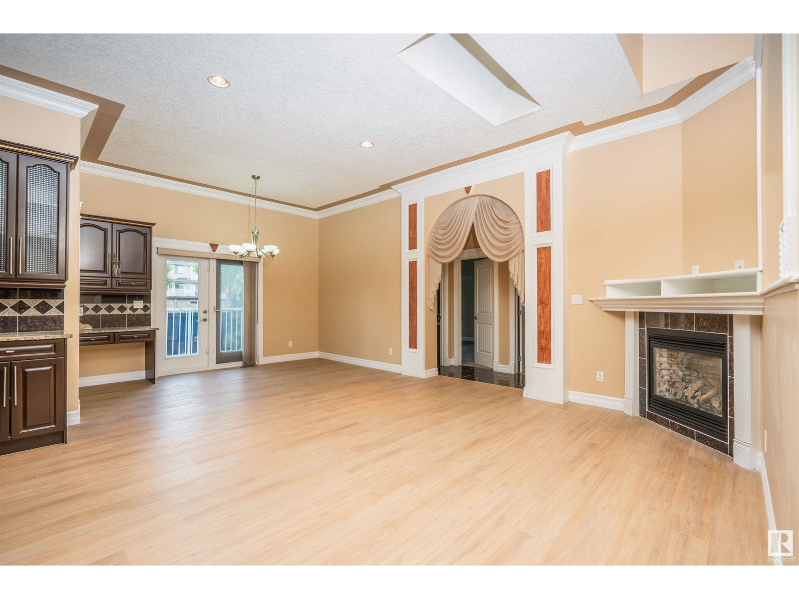 Photo 17 of 1527 67 St Sw, Edmonton AB