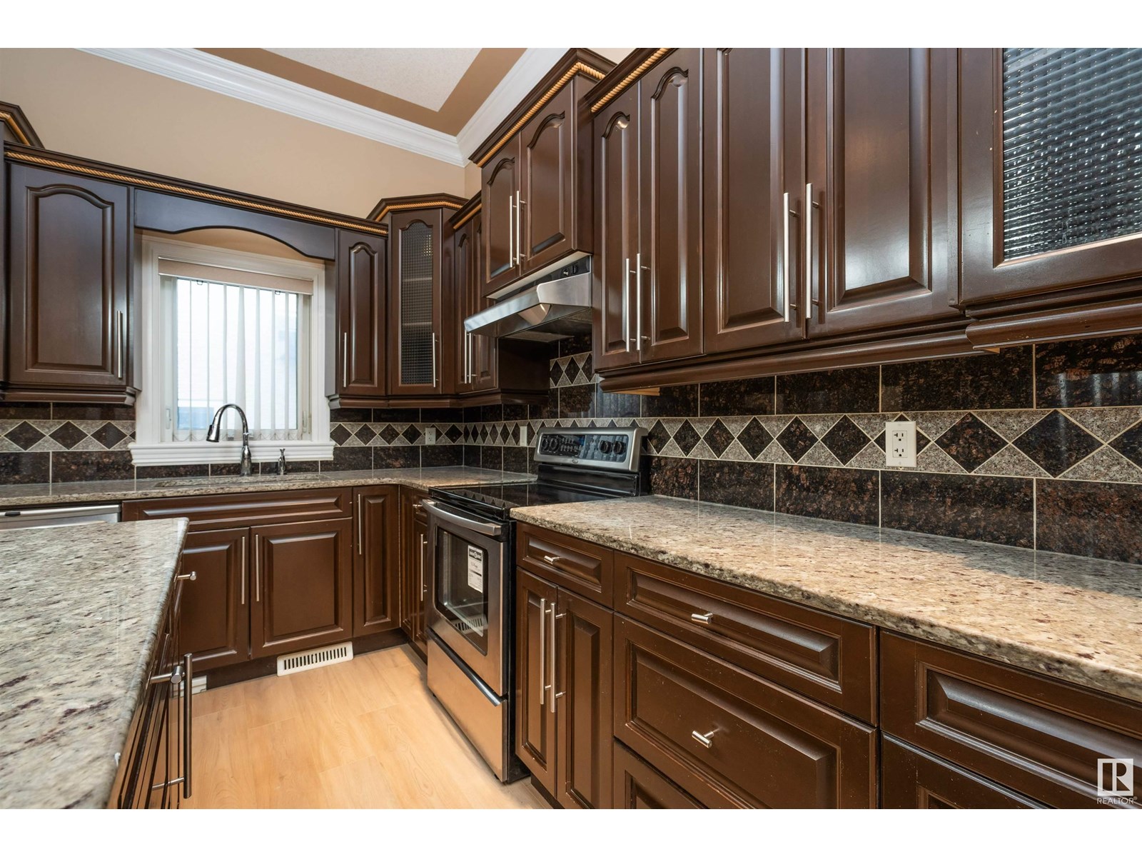 Photo 21 of 1527 67 St Sw, Edmonton AB