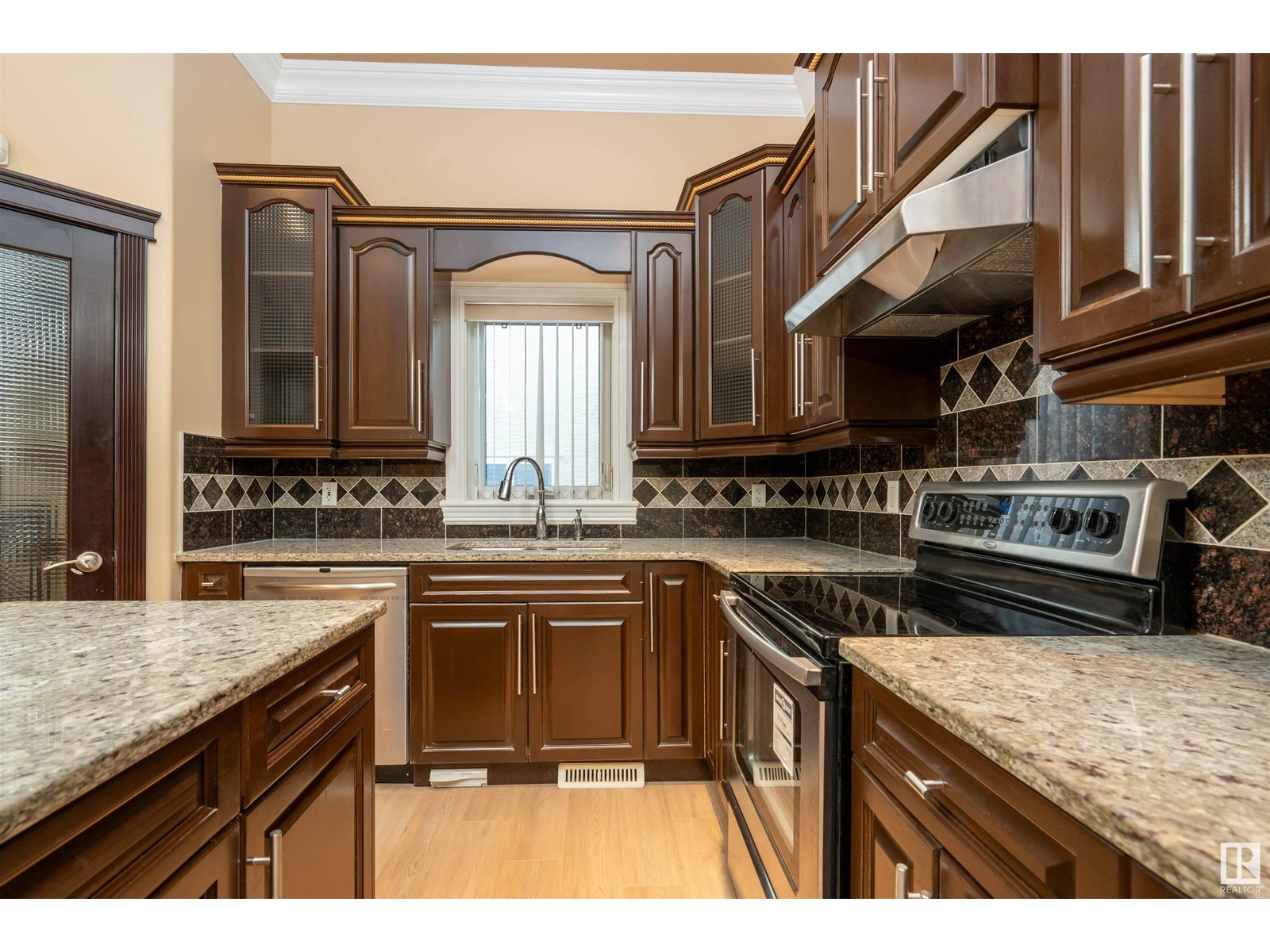 Photo 22 of 1527 67 St Sw, Edmonton AB