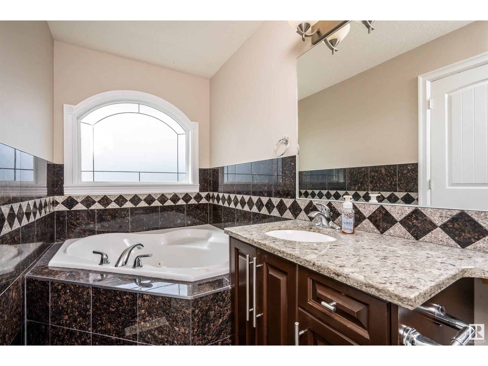 Photo 38 of 1527 67 St Sw, Edmonton AB