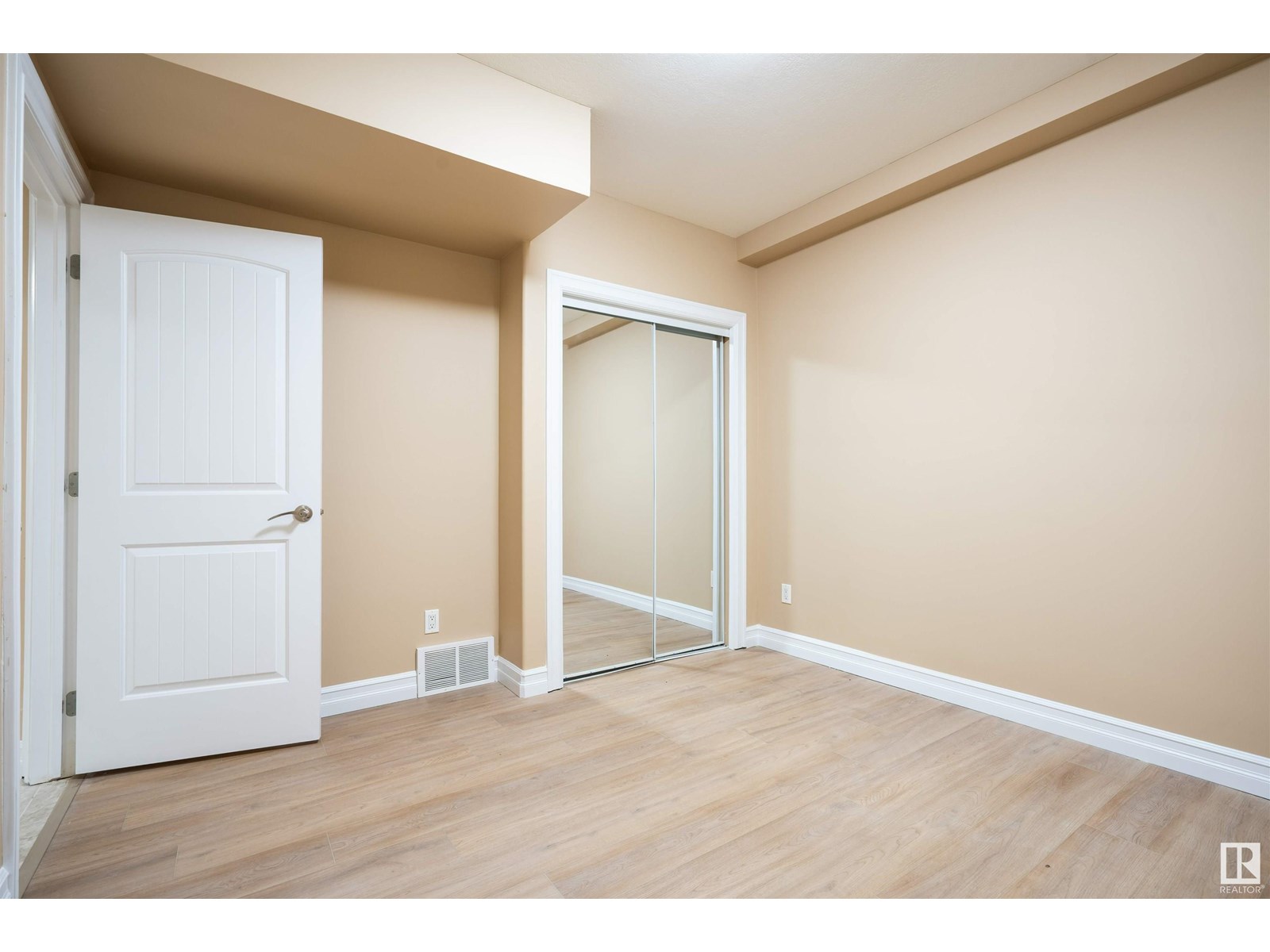 Photo 60 of 1527 67 St Sw, Edmonton AB
