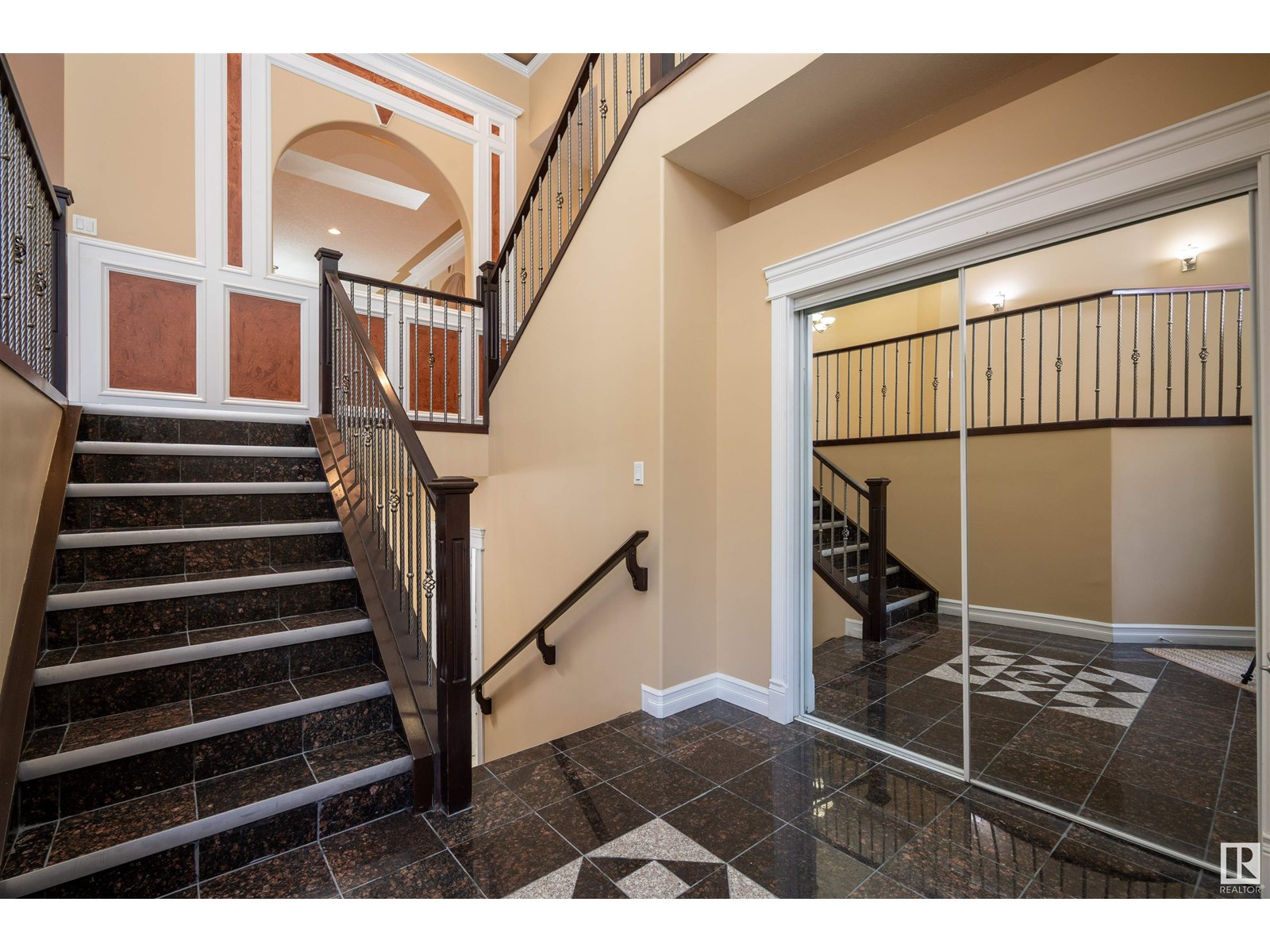 Photo 9 of 1527 67 St Sw, Edmonton AB