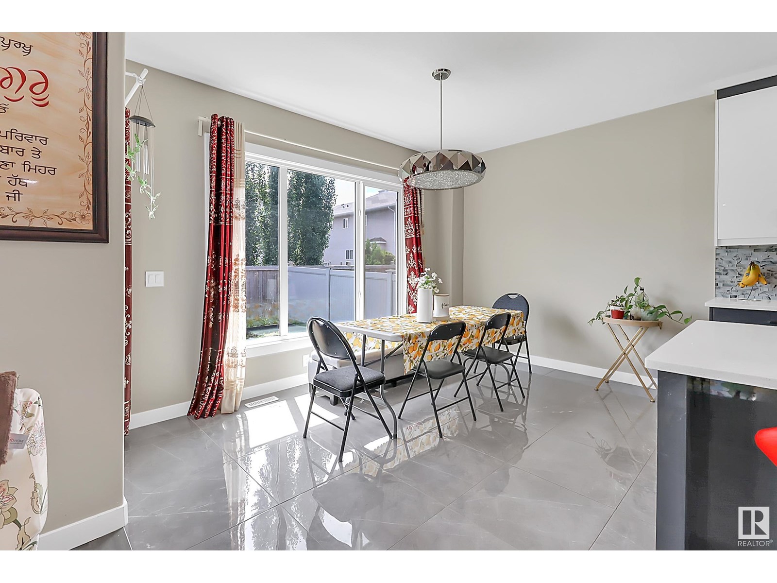 Photo 5 of 1419 150 Av Nw, Edmonton AB