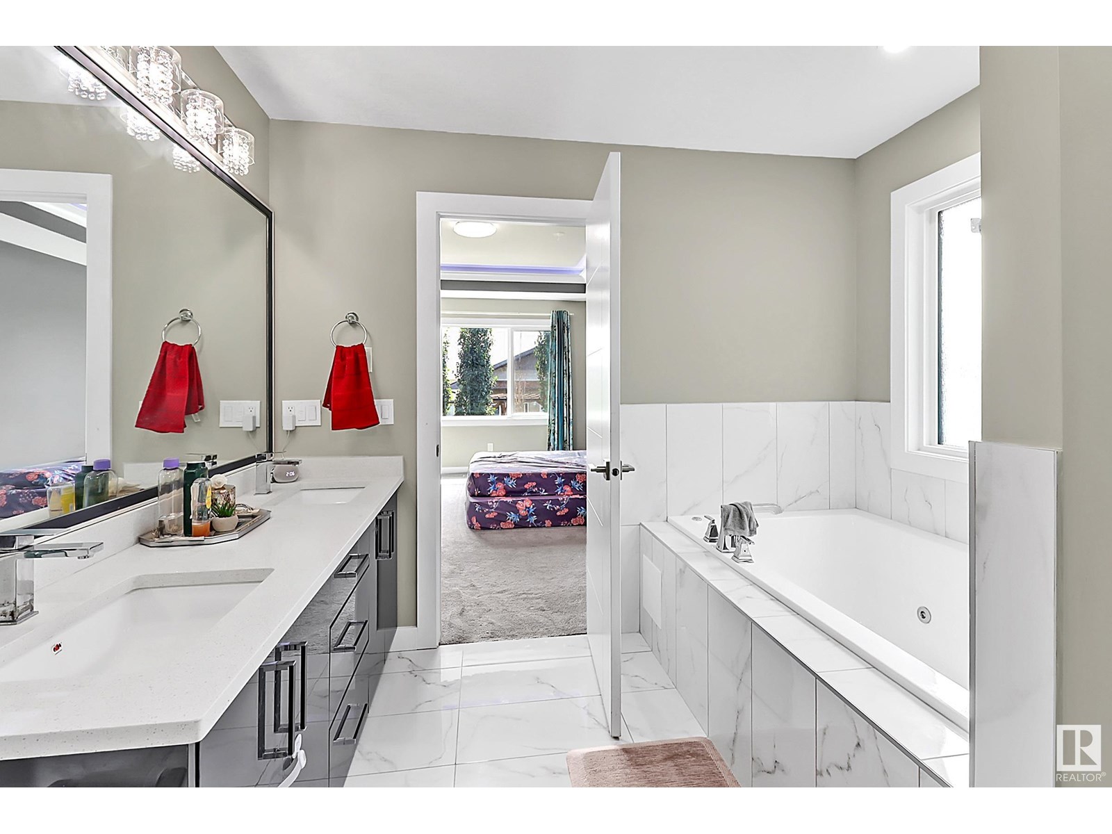 Photo 12 of 1419 150 Av Nw, Edmonton AB