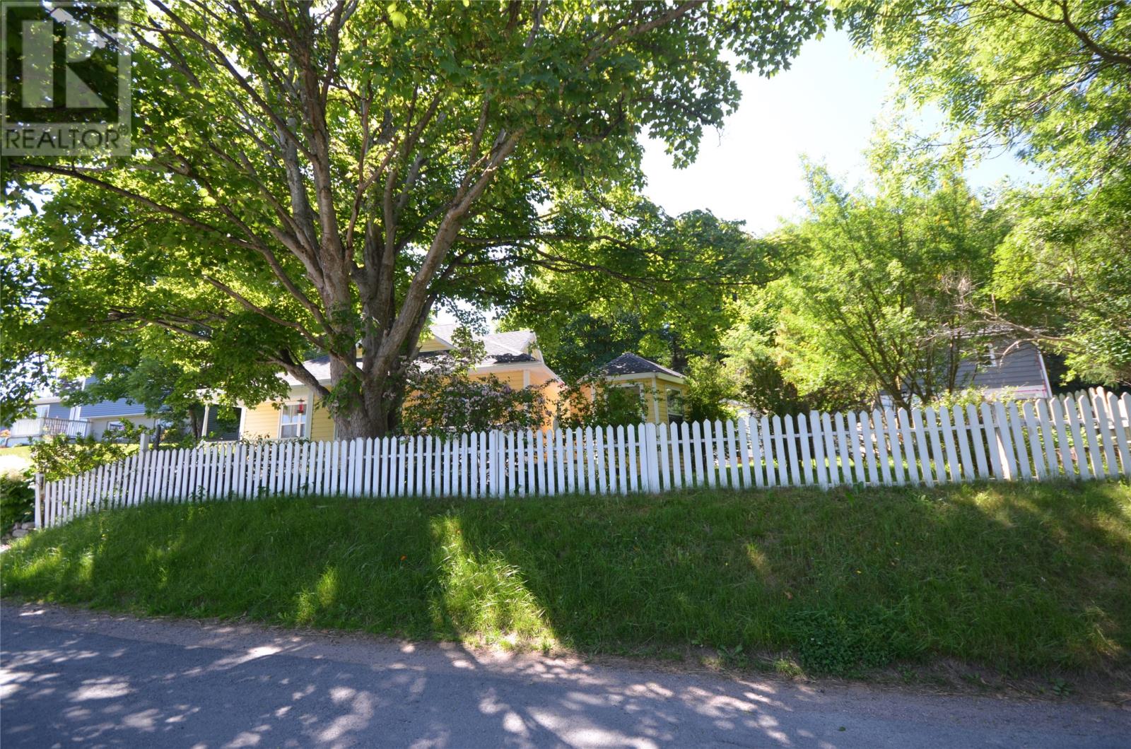 Photo 2 of 51 Northside Road, Holyrood NL