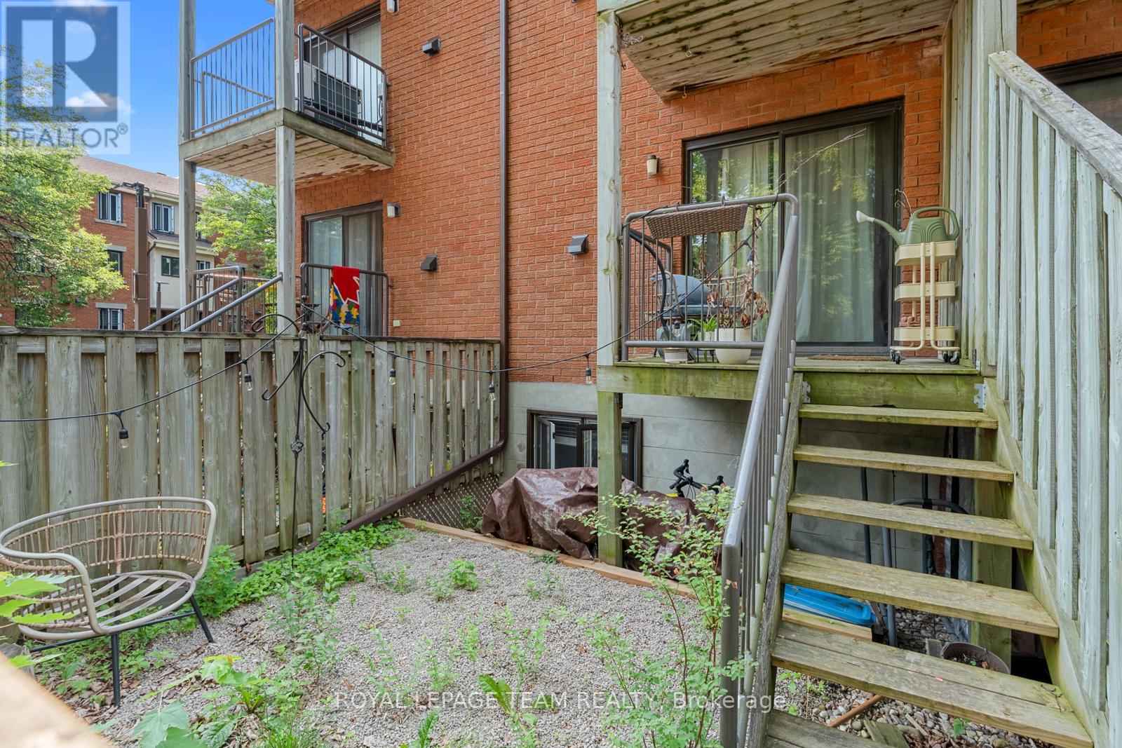 Photo 2 of 25 Sheba Private, Ottawa ON