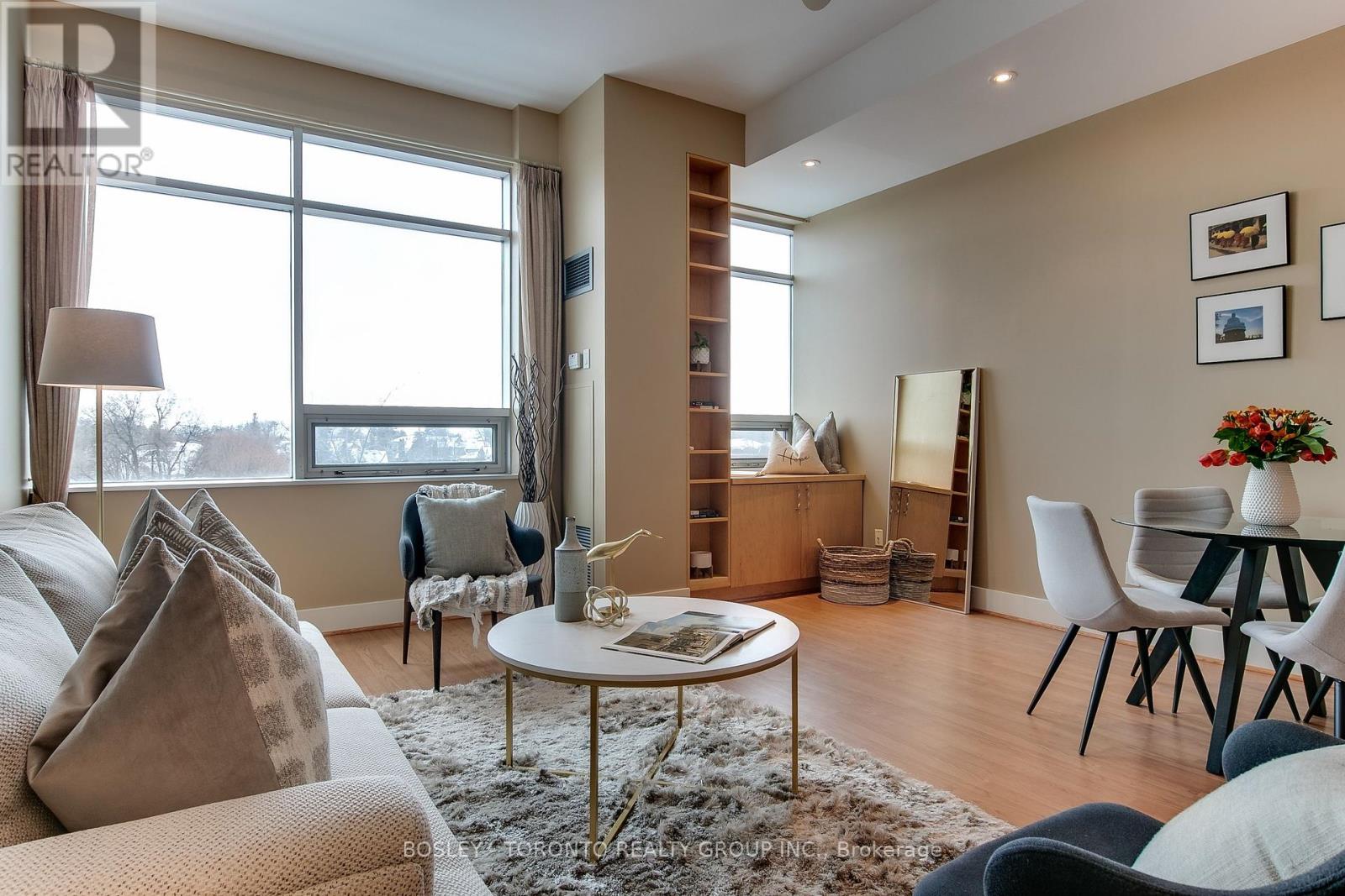 Photo 3 of 309 562 Eglinton Avenue E, Toronto ON