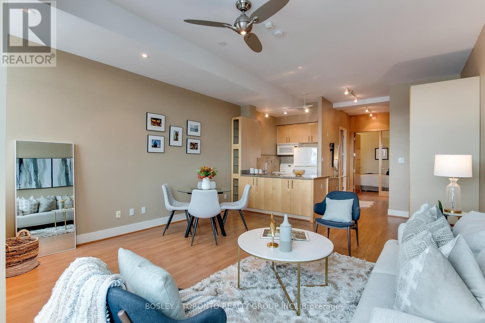 Photo 5 of 309 562 Eglinton Avenue E, Toronto ON