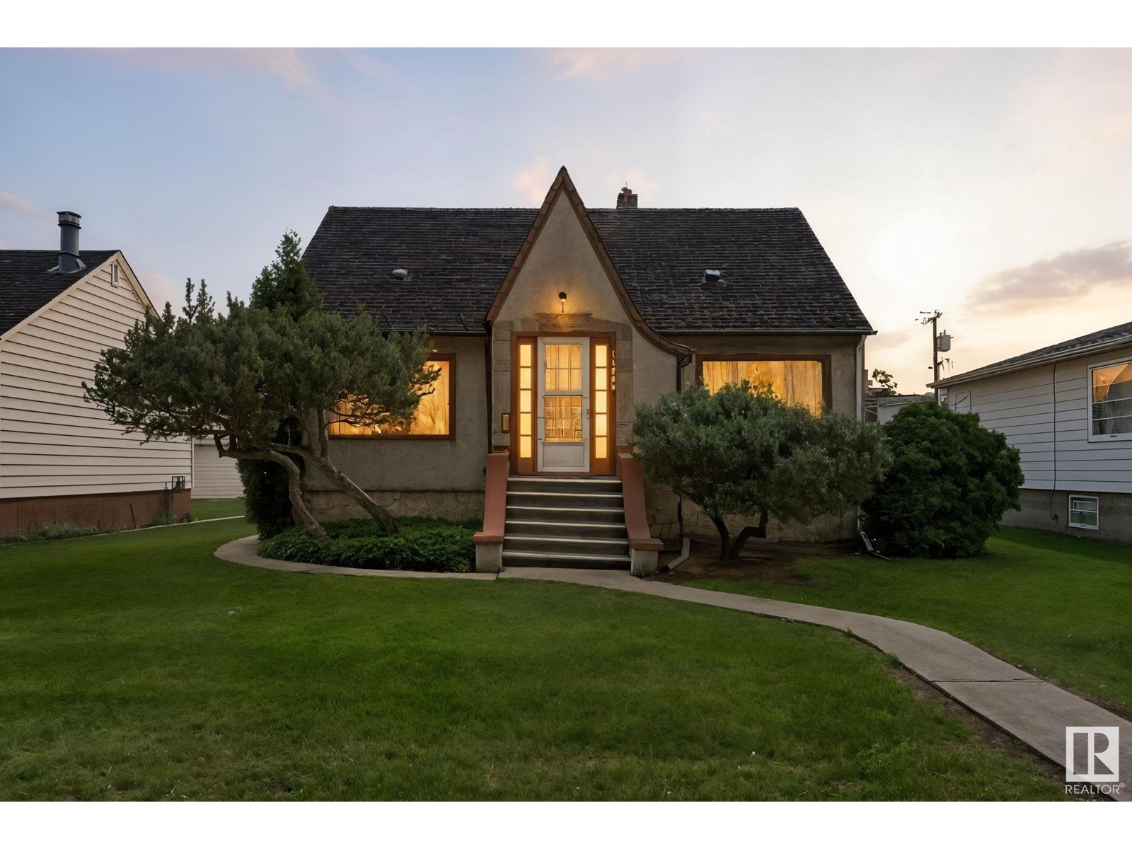 Photo 14 of 11033 107 St Nw, Edmonton AB