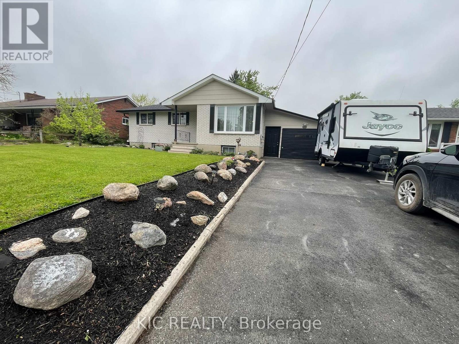 Photo 2 of 11 Mclean Avenue, Havelockbelmontmethuen ON
