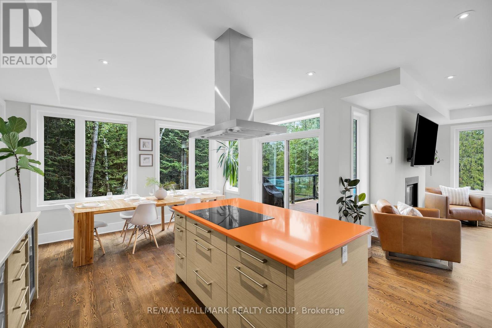 Photo 10 of 3311 Barlow Crescent, Ottawa ON