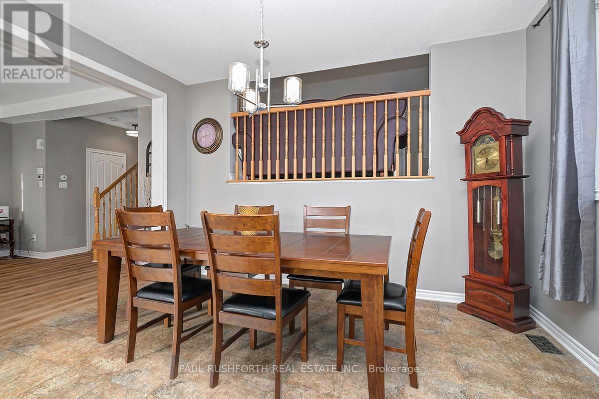 Photo 11 of 609 Dundonald Drive, Ottawa ON