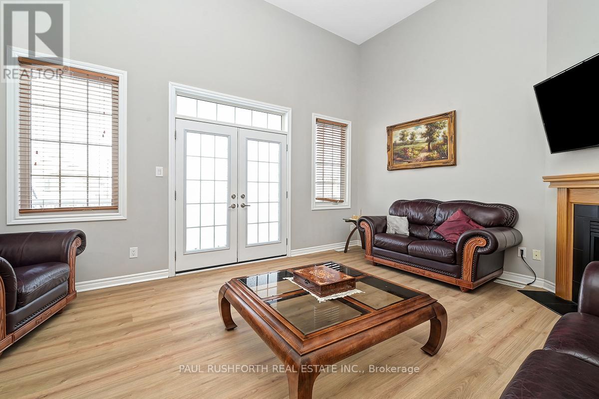 Photo 15 of 609 Dundonald Drive, Ottawa ON