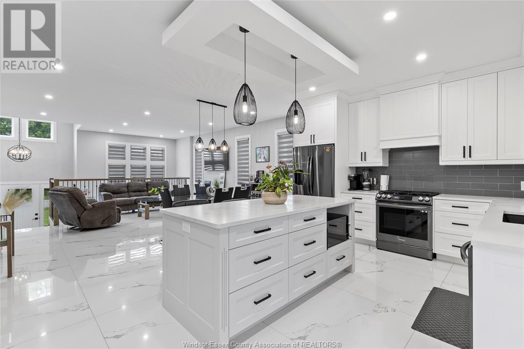Photo 12 of 1067 Maple Avenue, Kingsville ON
