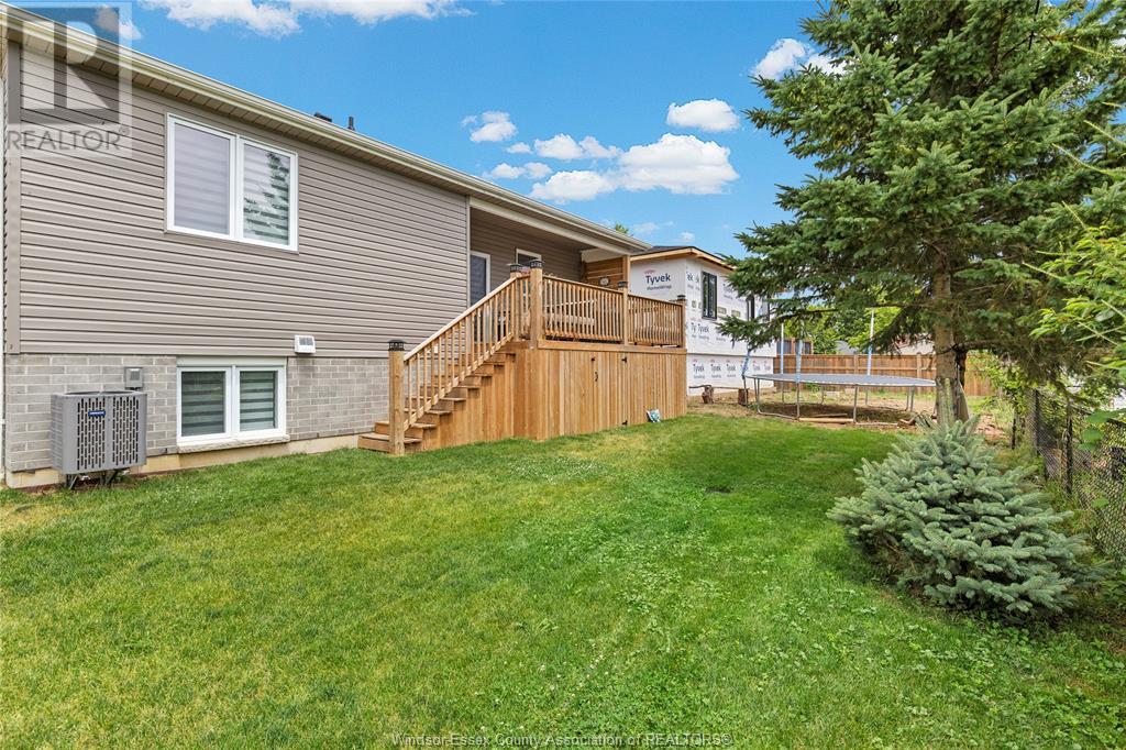 Photo 31 of 1067 Maple Avenue, Kingsville ON