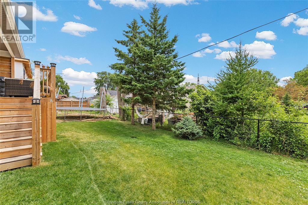 Photo 32 of 1067 Maple Avenue, Kingsville ON