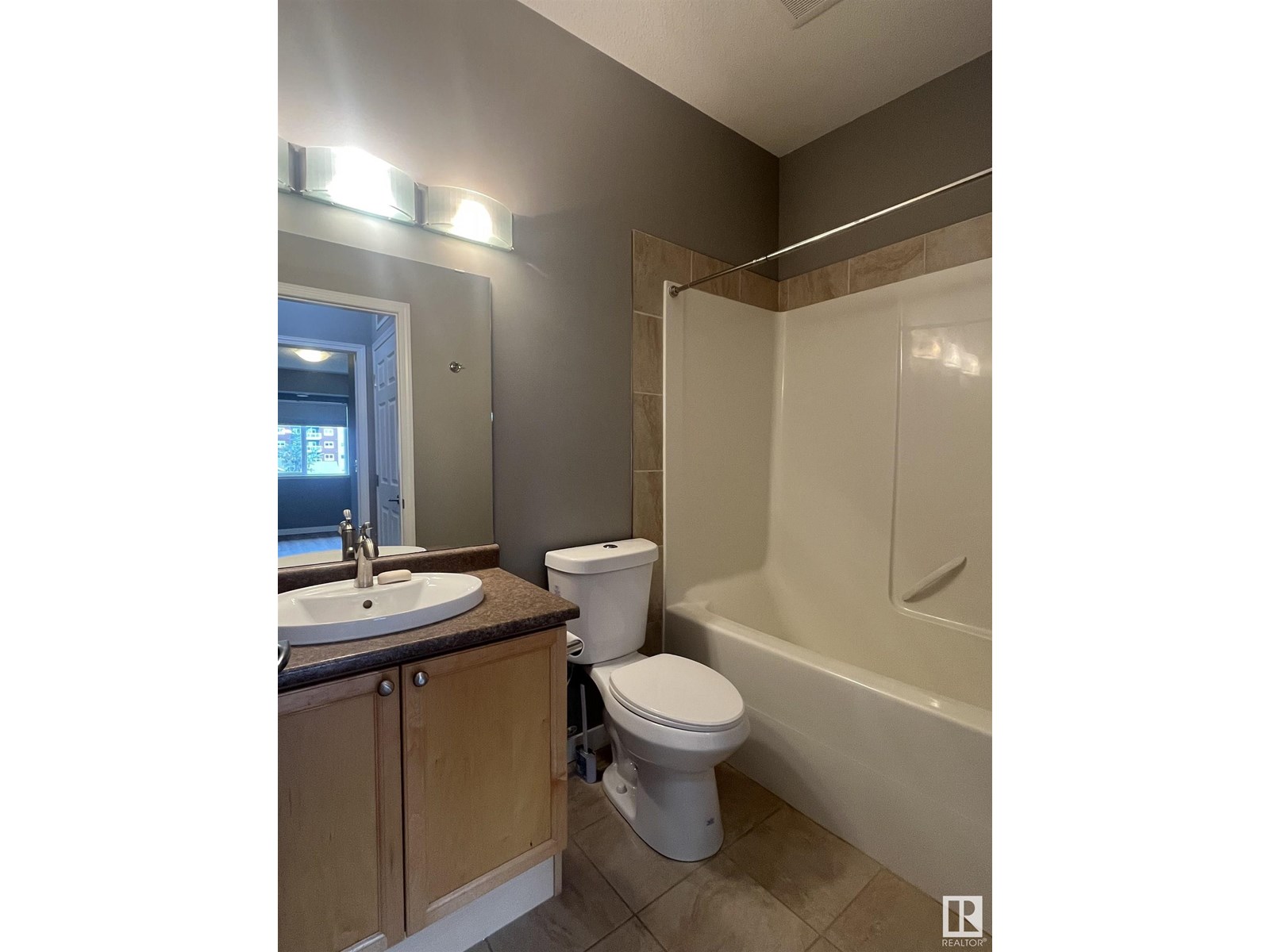 Photo 15 of 417 6921 199 St Nw, Edmonton AB