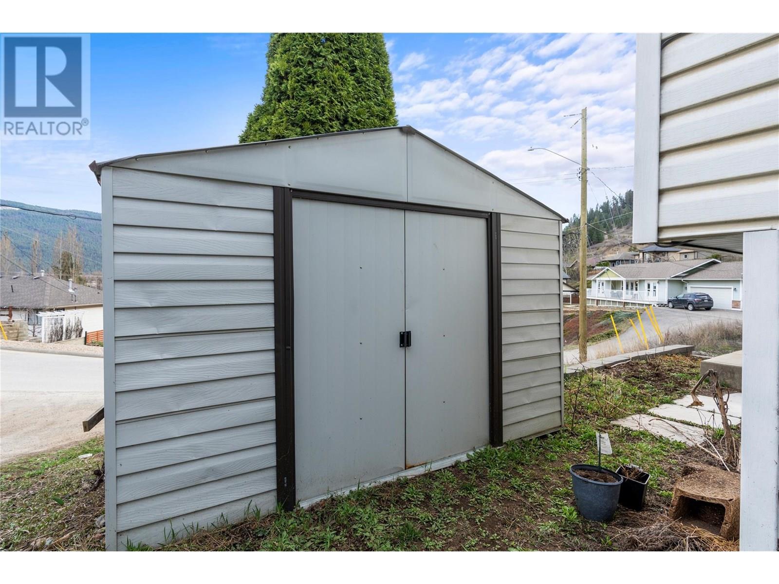1718 Grandview Avenue, Lumby