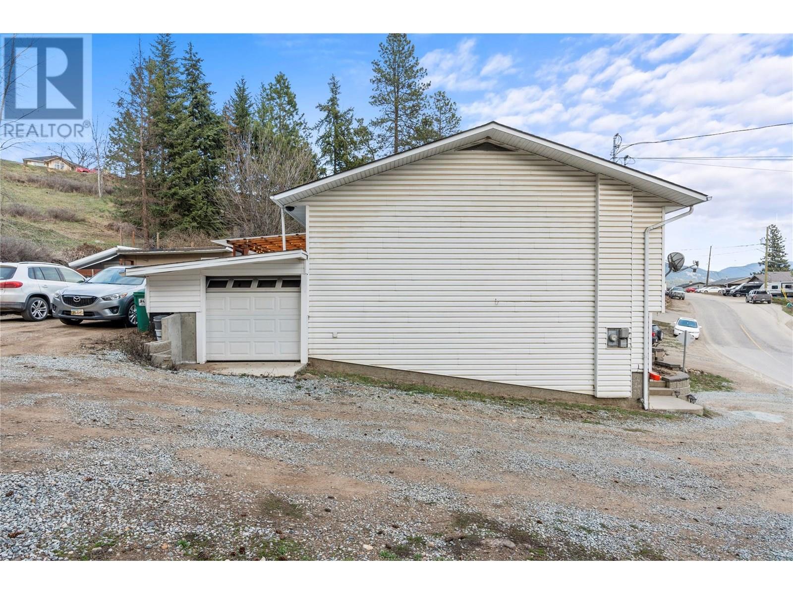 1718 Grandview Avenue, Lumby