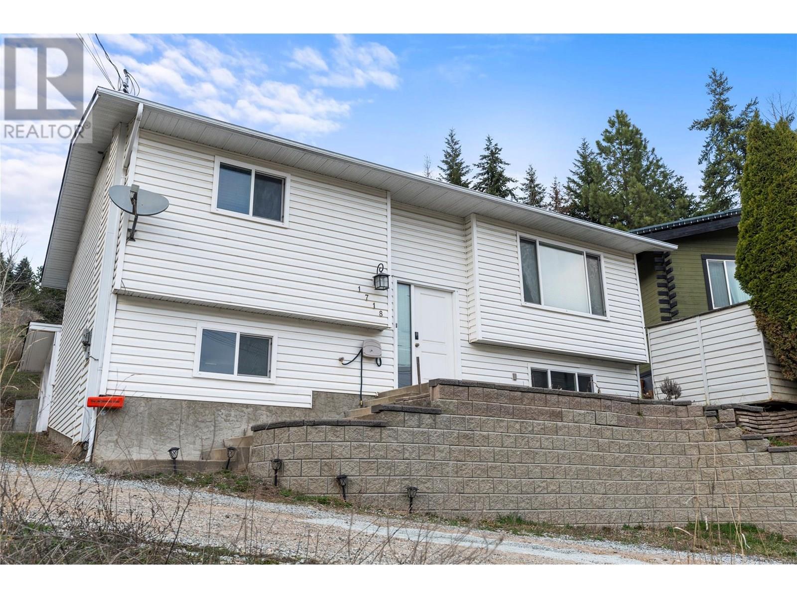 1718 Grandview Avenue, Lumby