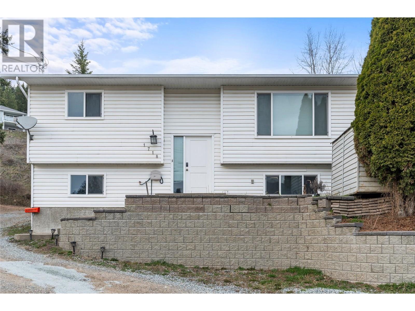 1718 Grandview Avenue, Lumby